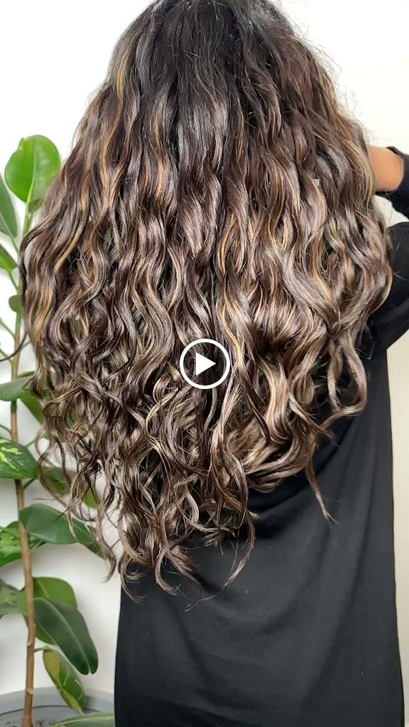 Curls by Roaa Salon صالون رؤى للشعر الكيرلي