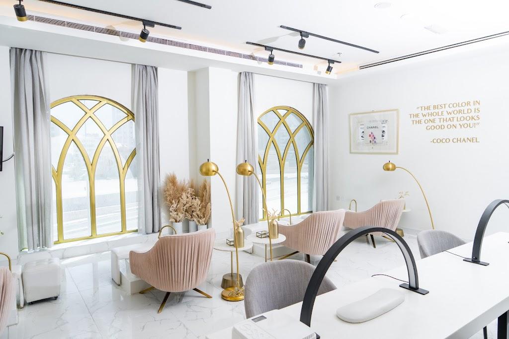 Le Blanc Salon