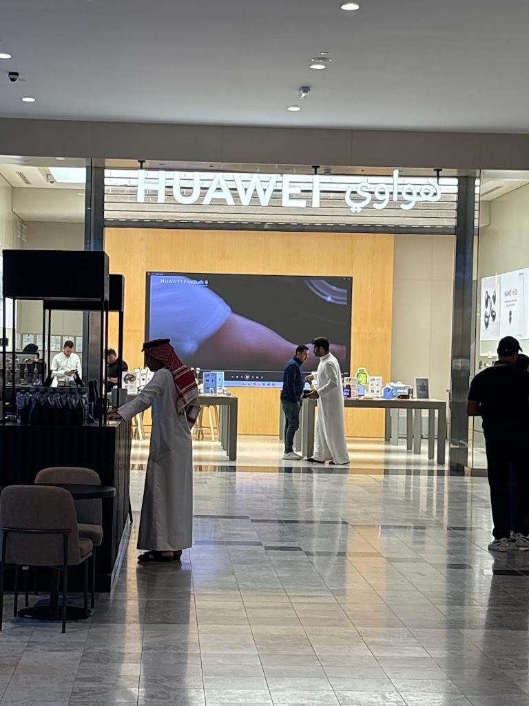 Huawei Experience Store - Al Kout Mall